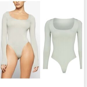 SKIMS essential long sleeve scoop neck bodysuit light grey L/XL  NWT